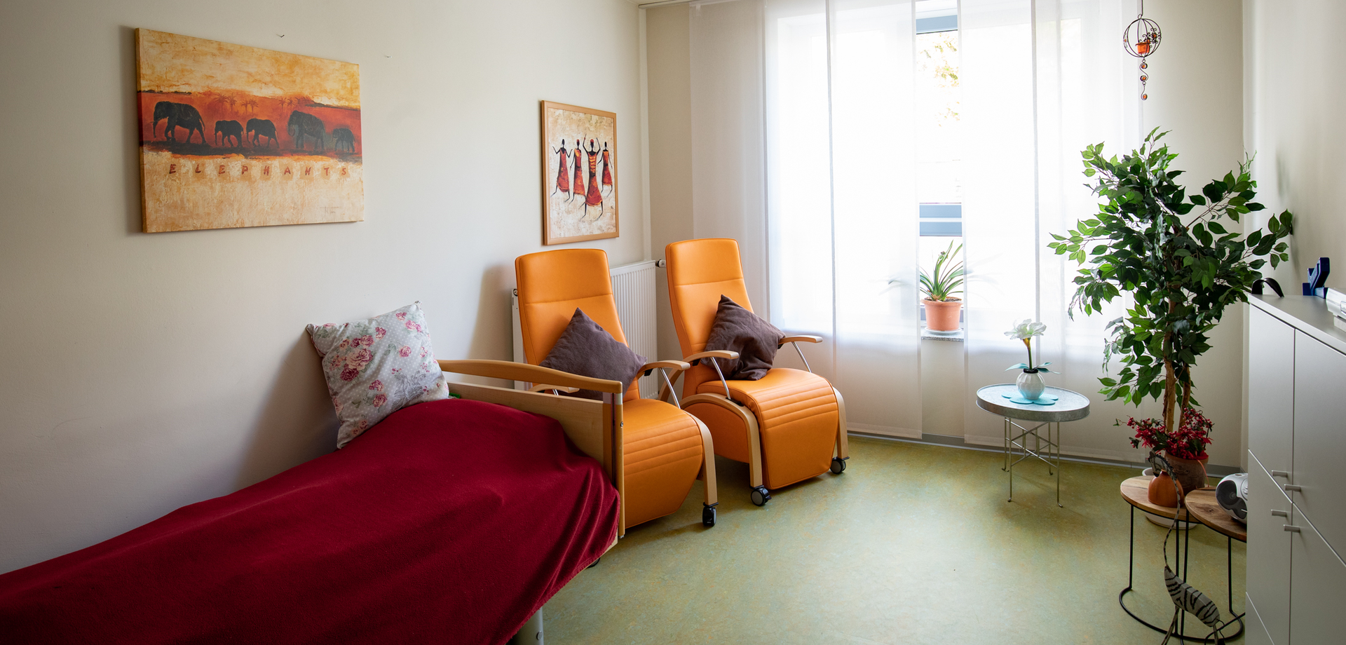 Ein gemütliches Zimmer für Tagespflegegäste.